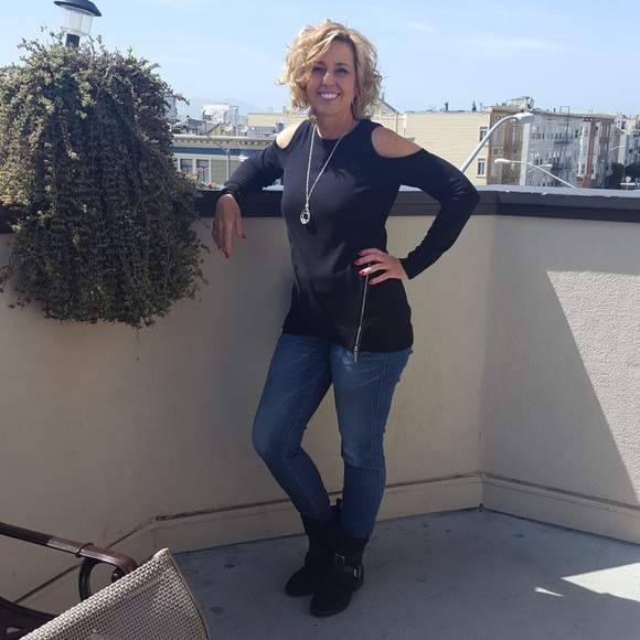 ~ POSH AMBASSADOR ~ Shop with confidence - Picture 5 of 6